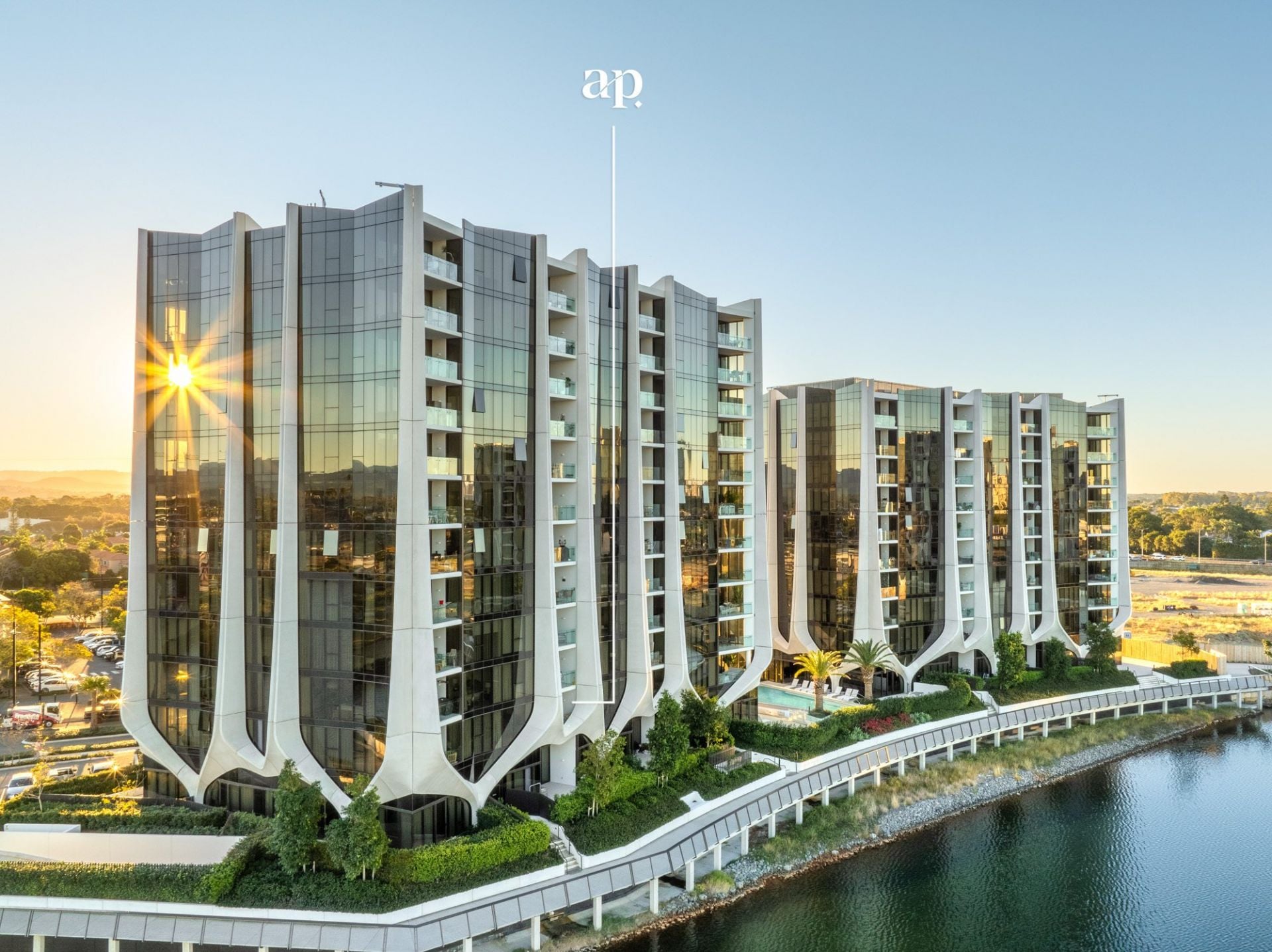 24 The Lanes Boulevard, Mermaid Waters - Thumbnail 3