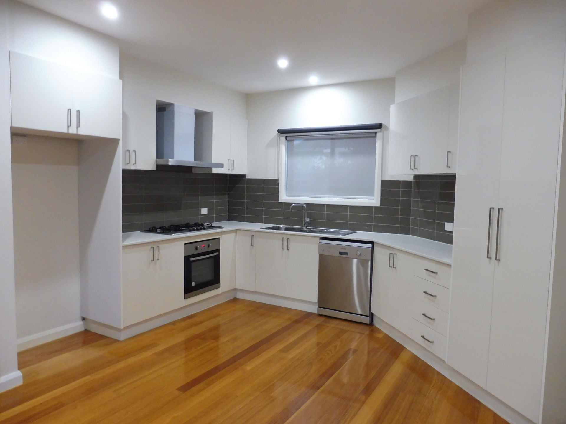 AS NEW 3 BEDROOM TOWNHOUSE