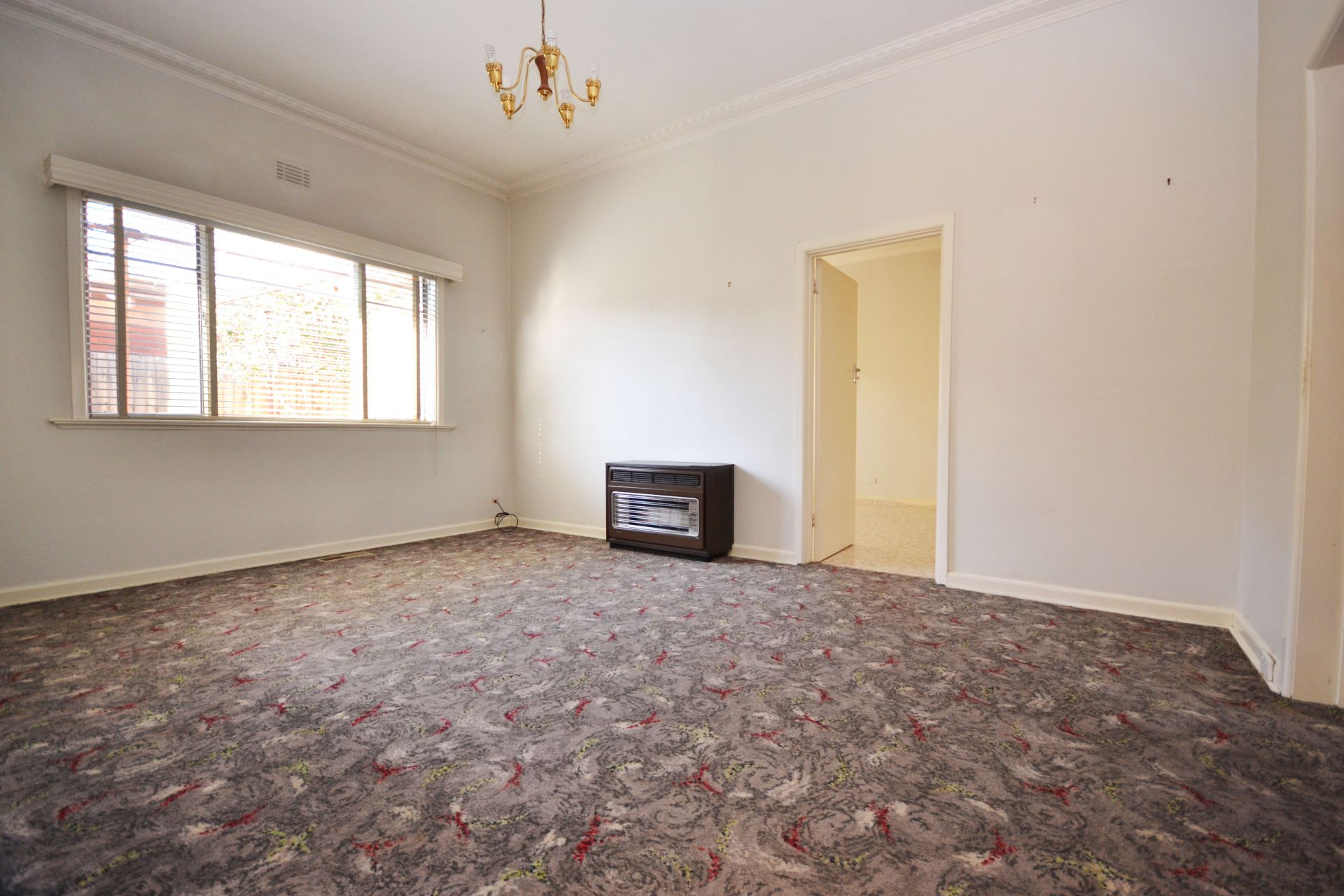 ORIGINAL CHARM IN A GREAT LOCATION
