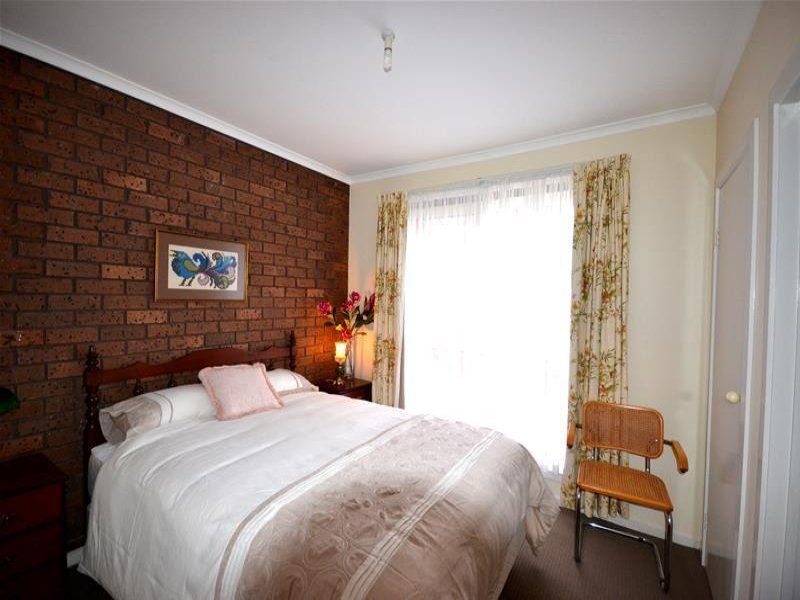 FULLY FURNISHED AND ALL UTILITIES INCLUDED!!!!!!!!