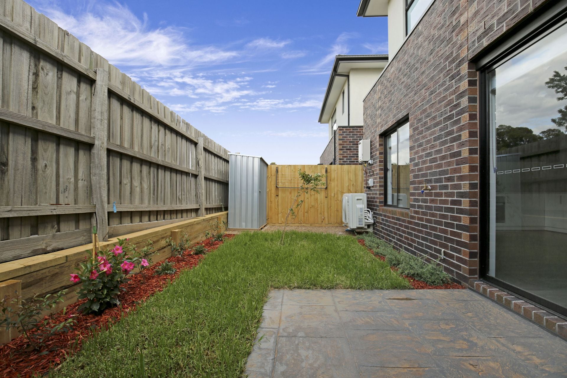 3 Bedroom Townhouse In Prime Location!