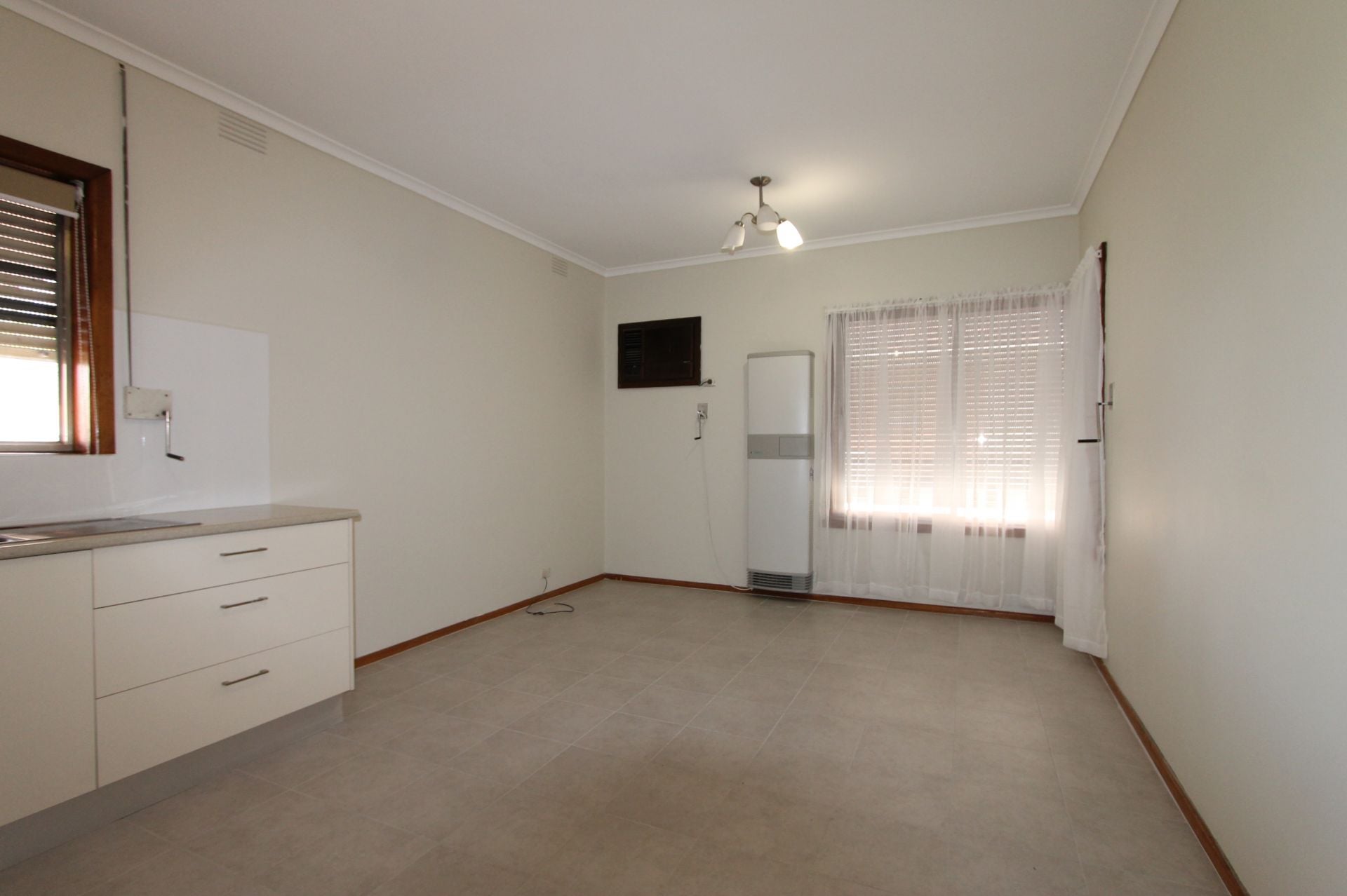 RENOVATED KITCHEN & BATHROOM