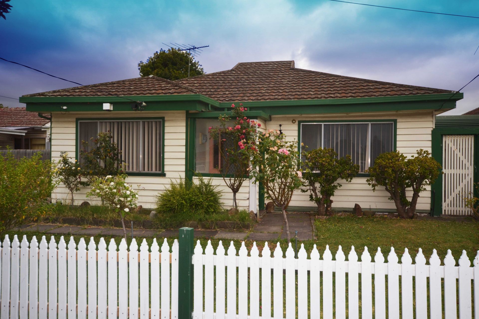 GREAT SIZE HOME IN AN EVEN BETTER LOCATION
