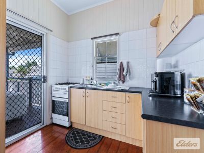 HIGH EXPOSURE FREESTANDER IN STONES CORNER!