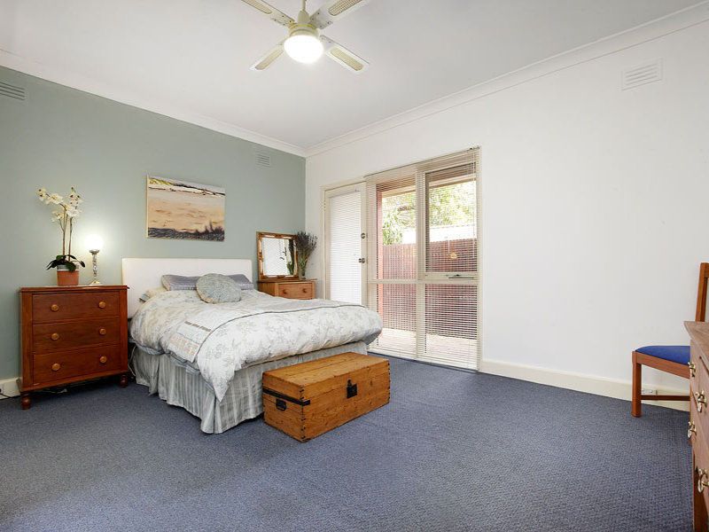 1 James Place, Elwood - Thumbnail 4