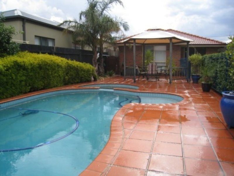 8 Davis Court, Altona Meadows - Thumbnail 2