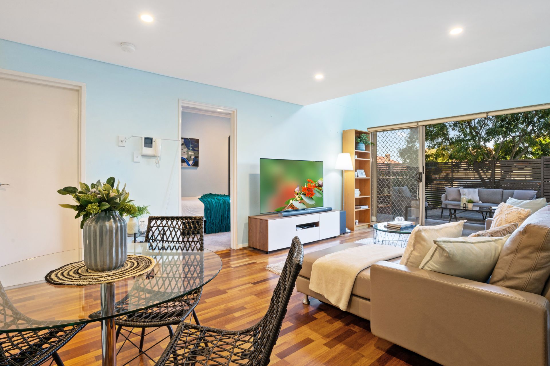 Time Realty Real Estate For Sale 11/5763 Fairlight Street Five