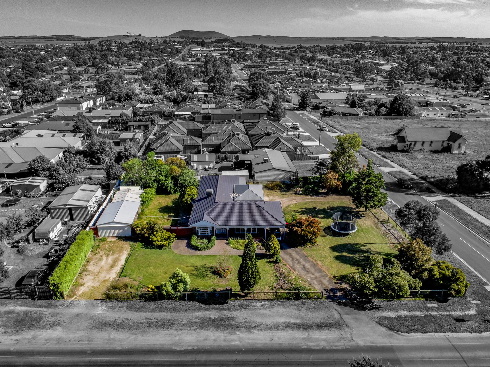 POSITION WITH POTENTIAL 
CORNER BLOCK APPROX 2041m2 APPROX
