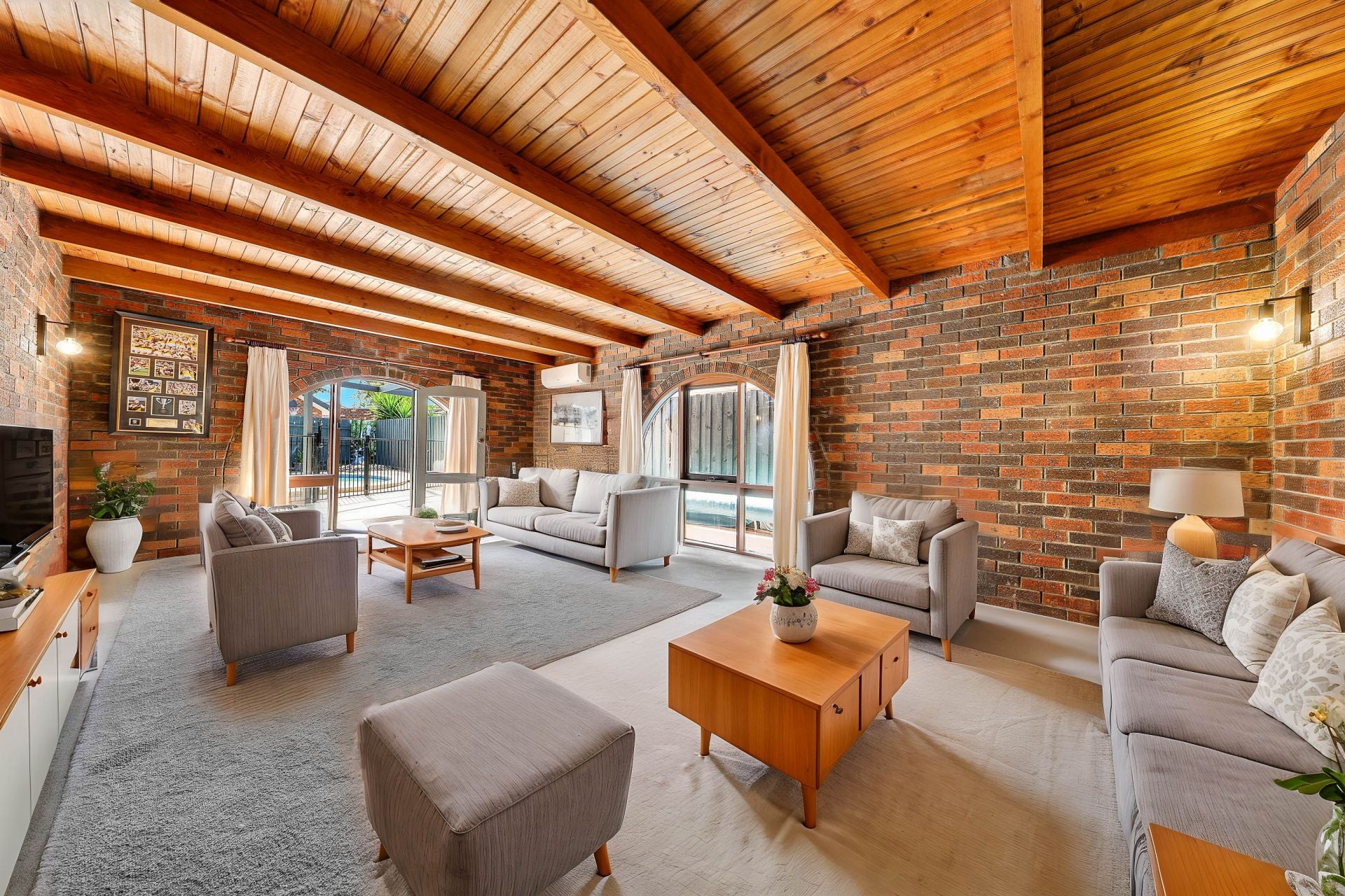 4 BEDDER WITH INGROUND POOL