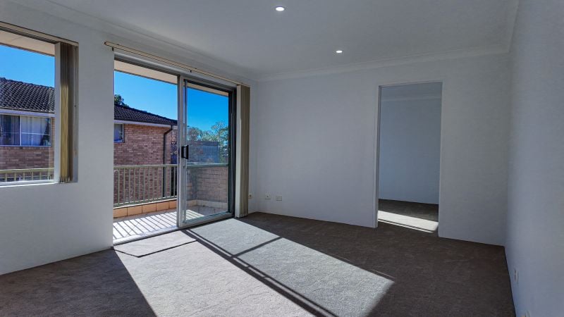 RENOVATED TOP FLOOR UNIT WITH LOCK UP GARAGE