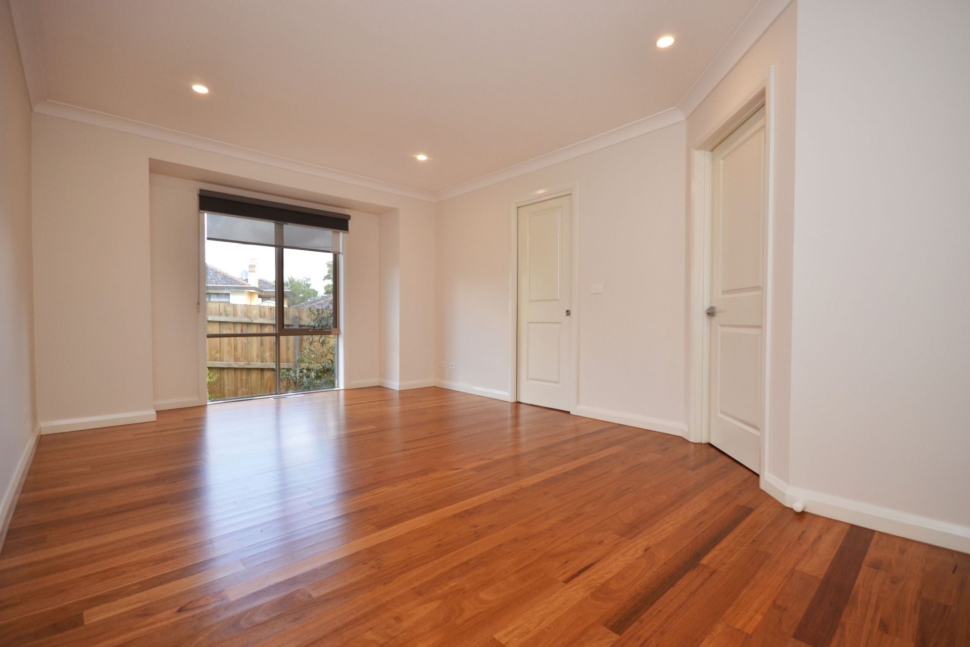 CONTEMPORARY DELIGHT – THE EPITOME OF ELEGANCE OVERLOOKING PARKLANDS
