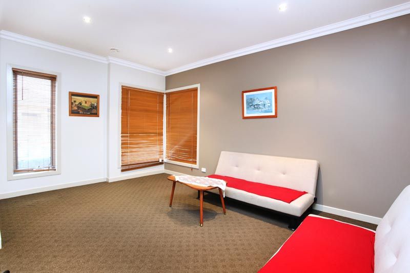 11 Rutherglen Way, Caroline Springs - Thumbnail 3