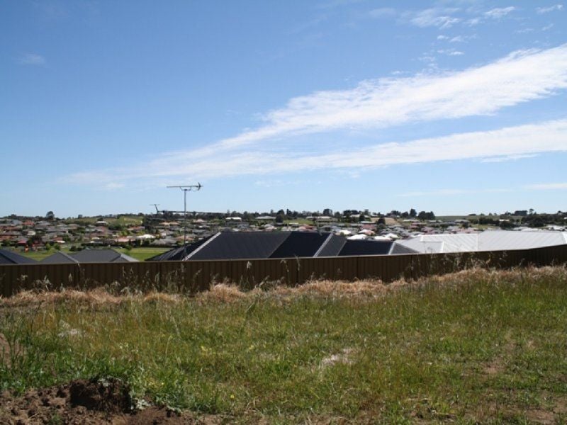14 Hilltop Avenue MOUNT GAMBIER SA, Mount Gambier - Thumbnail 2
