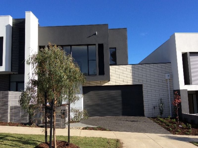 8 Phar Lap Drive, Doncaster