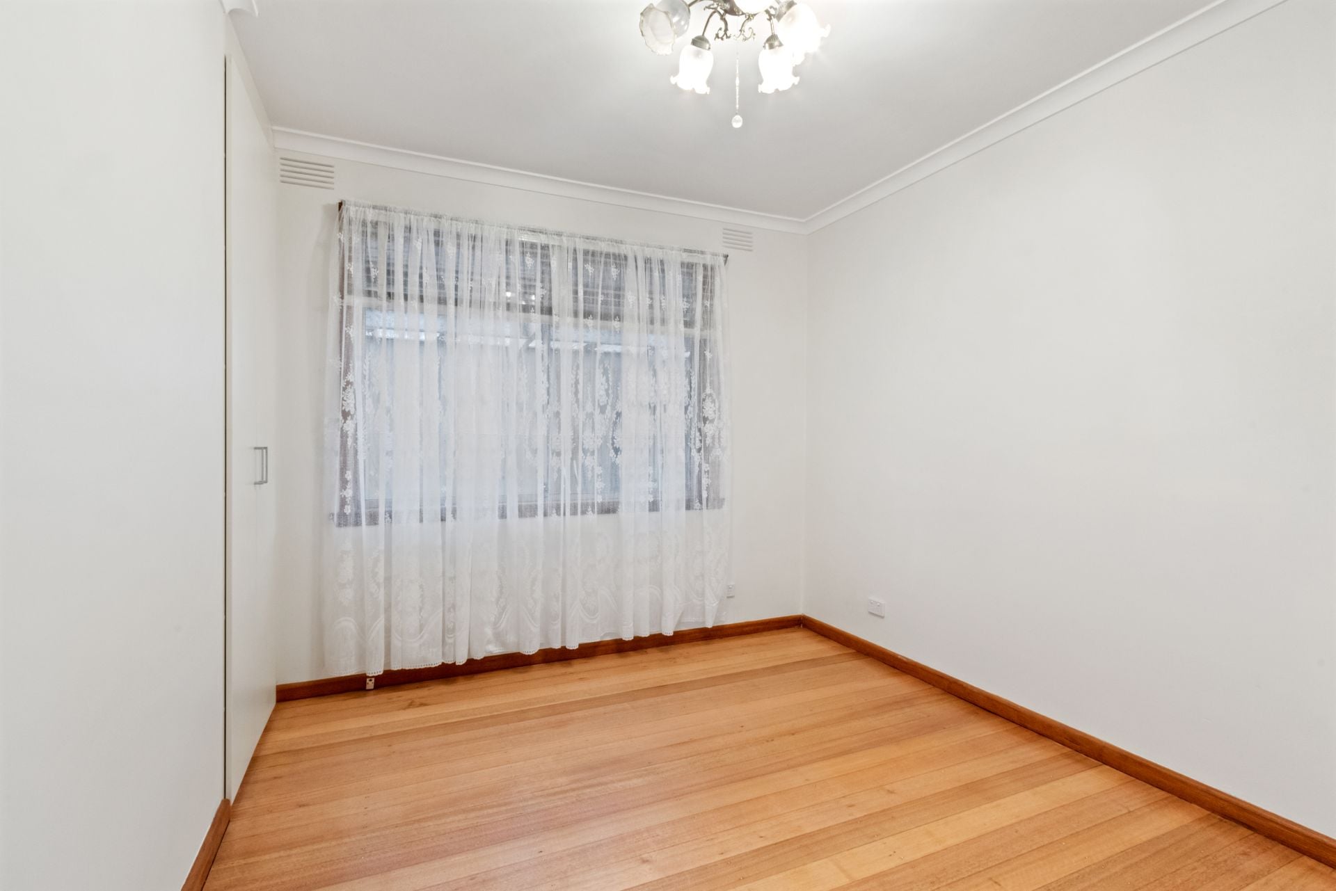 Charming 3-Bedroom home plus Bungalow!