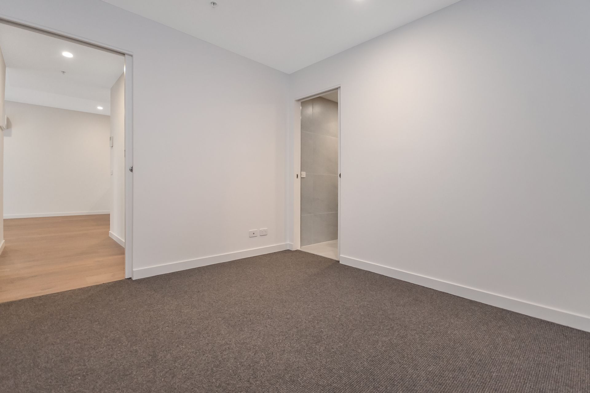 BRAND NEW PREMIUM APARTMENT