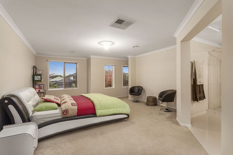 17 Hawkstowe Parade, South Morang - Thumbnail 5