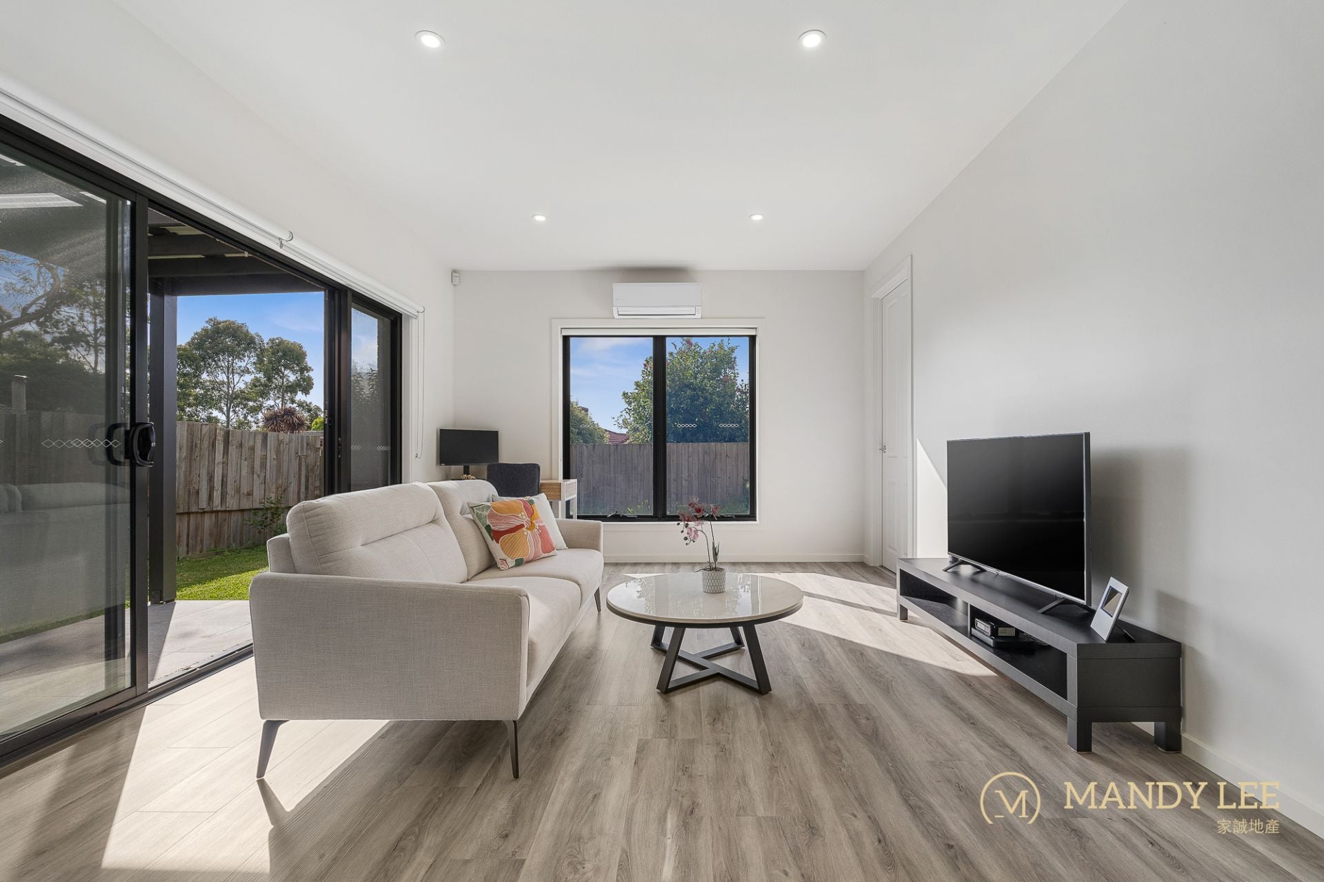 2/2 Weeks Close Rowville VIC, Rowville - Thumbnail 3