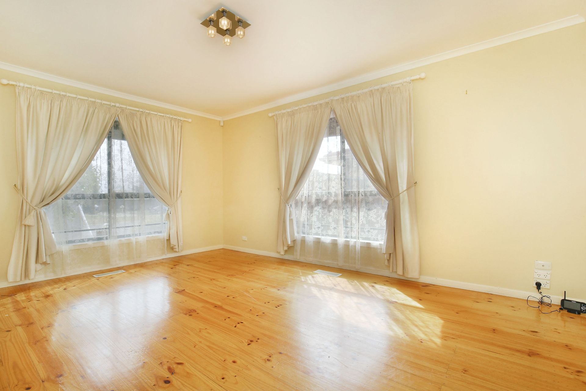 EASY LIVING, IDEAL LOCATION