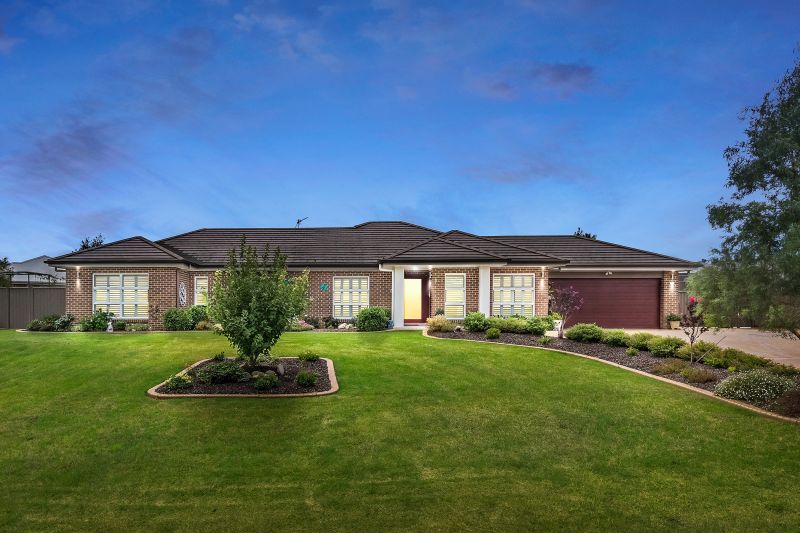 Real Estate For Sale 15 Abbey Circuit Weston , NSW