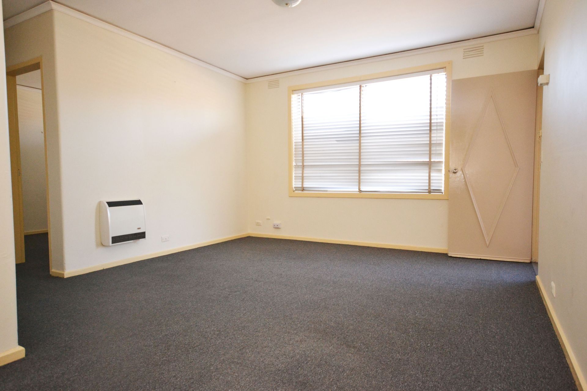 FABULOUS LOCATION & PRICED TO PLEASE