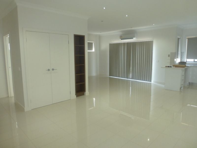 4/12 Tovey Street, Reservoir