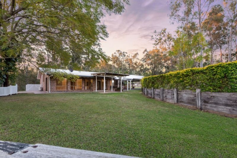 4 BEDROOM HOME IN IDYLLIC SETTING COMPLETE WITH A POOL