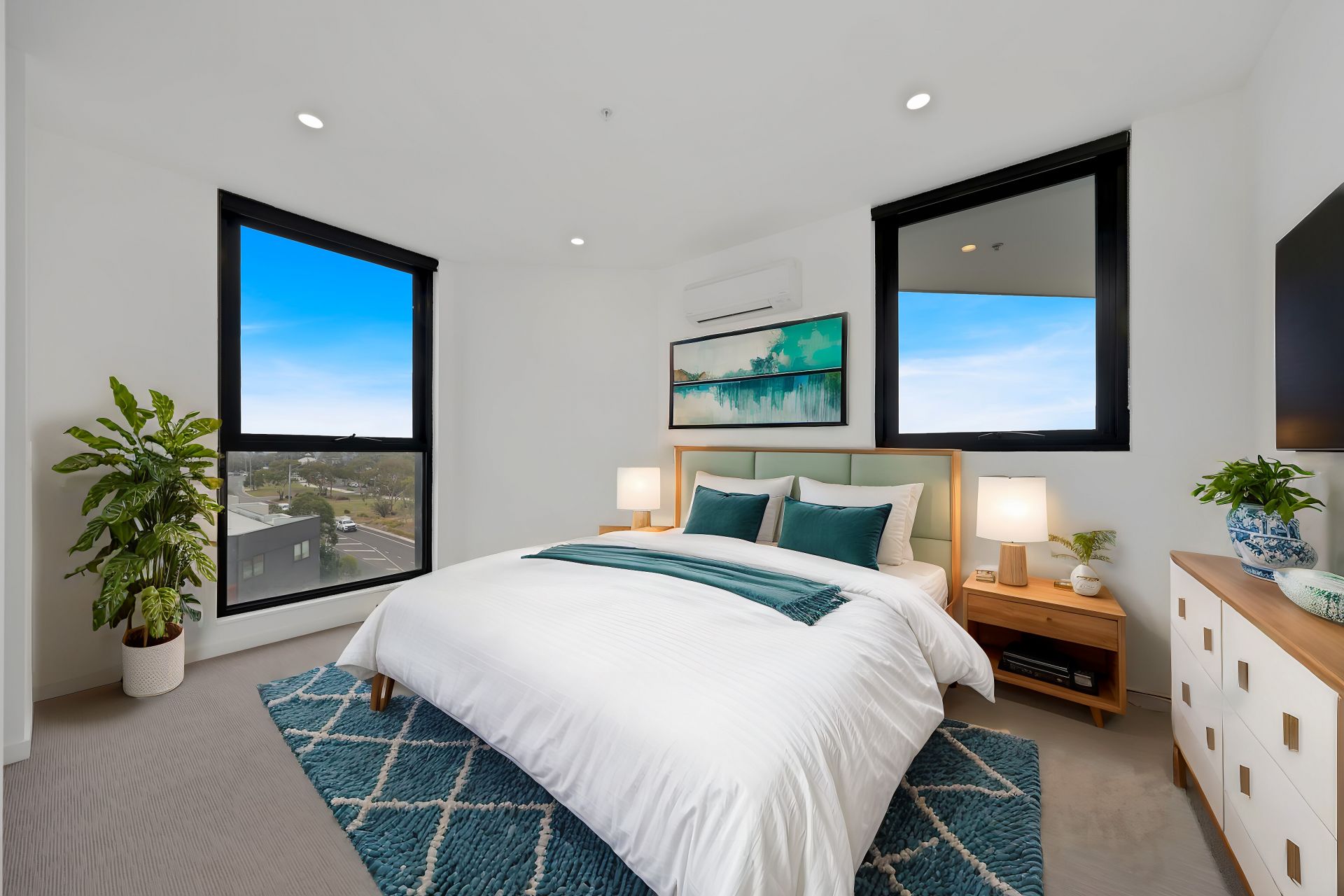 Top Floor Apartment with Stunning City Views