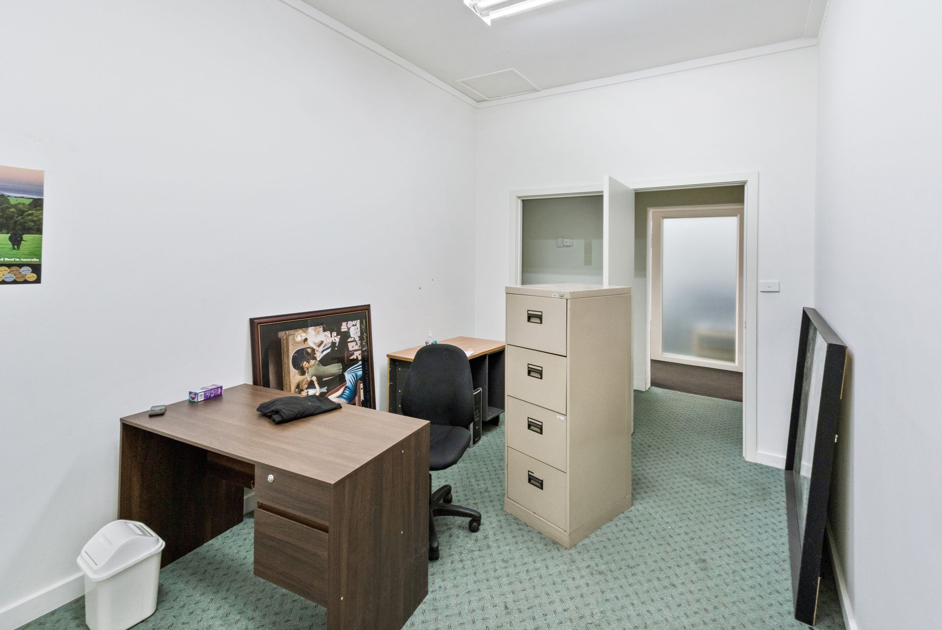 VERSATILE OFFICE SPACE
