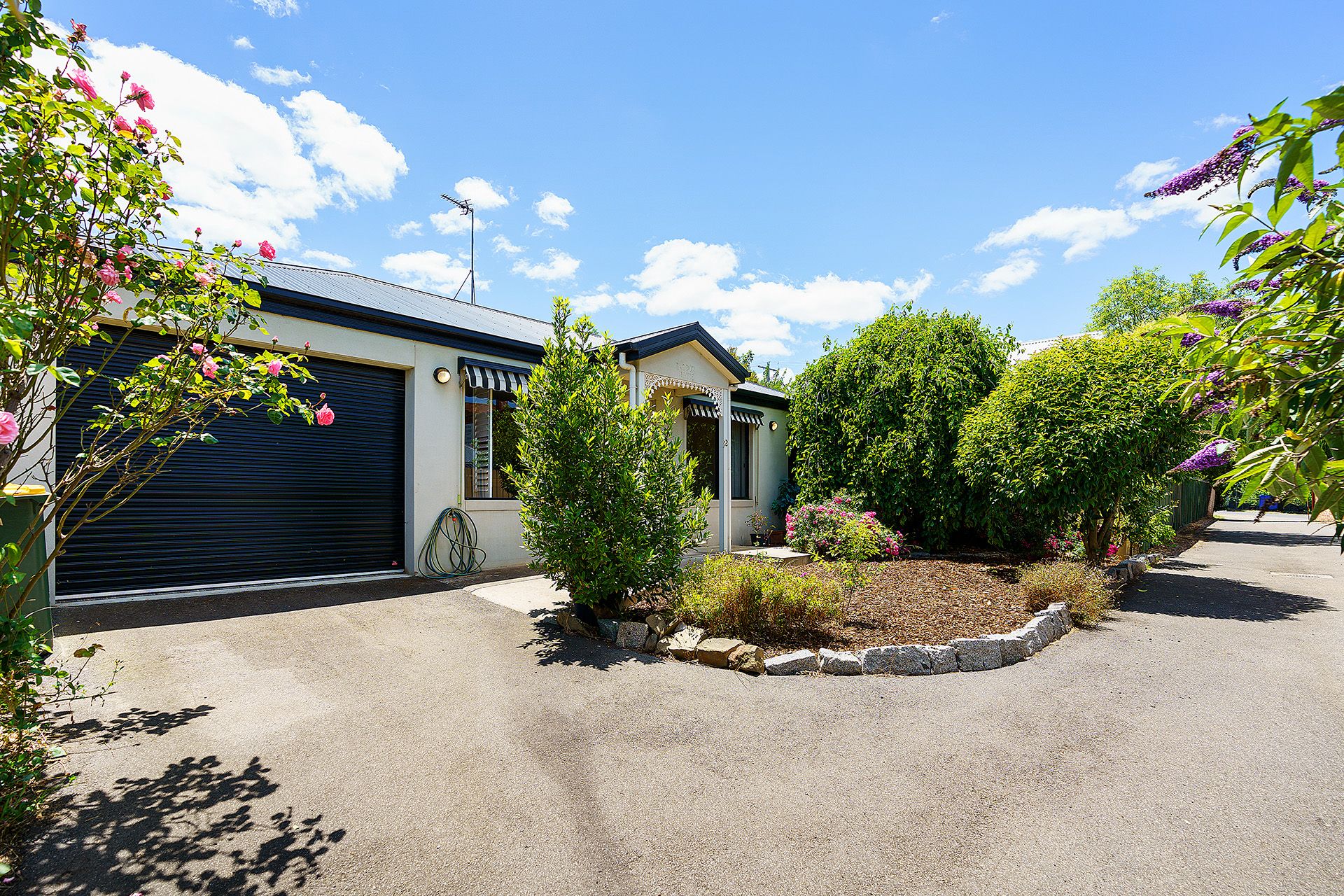 2/11 Urquhart Street, Castlemaine - Thumbnail 2
