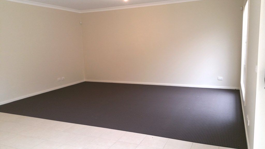 MODERN 3 BEDROOM HOME IN AURORA ESTATE..