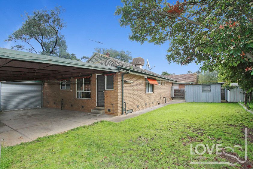 THIS SPACIOUS HOME WILL BE SURE TO IMPRESS