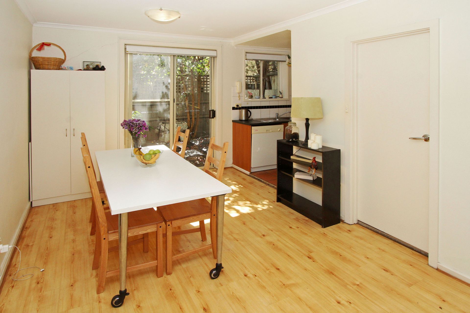 A stylish apartment right in the heart of Thornbury.
