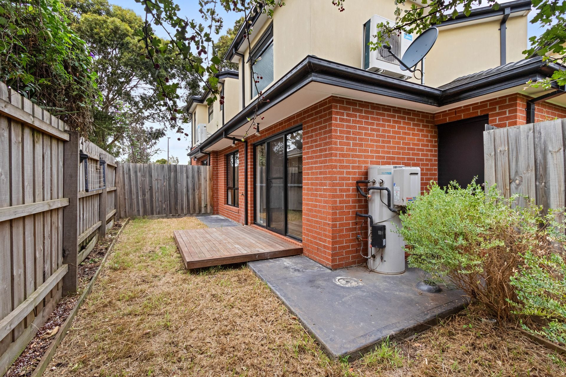 All you need , low maintenance living ** 2 bed townhouse **