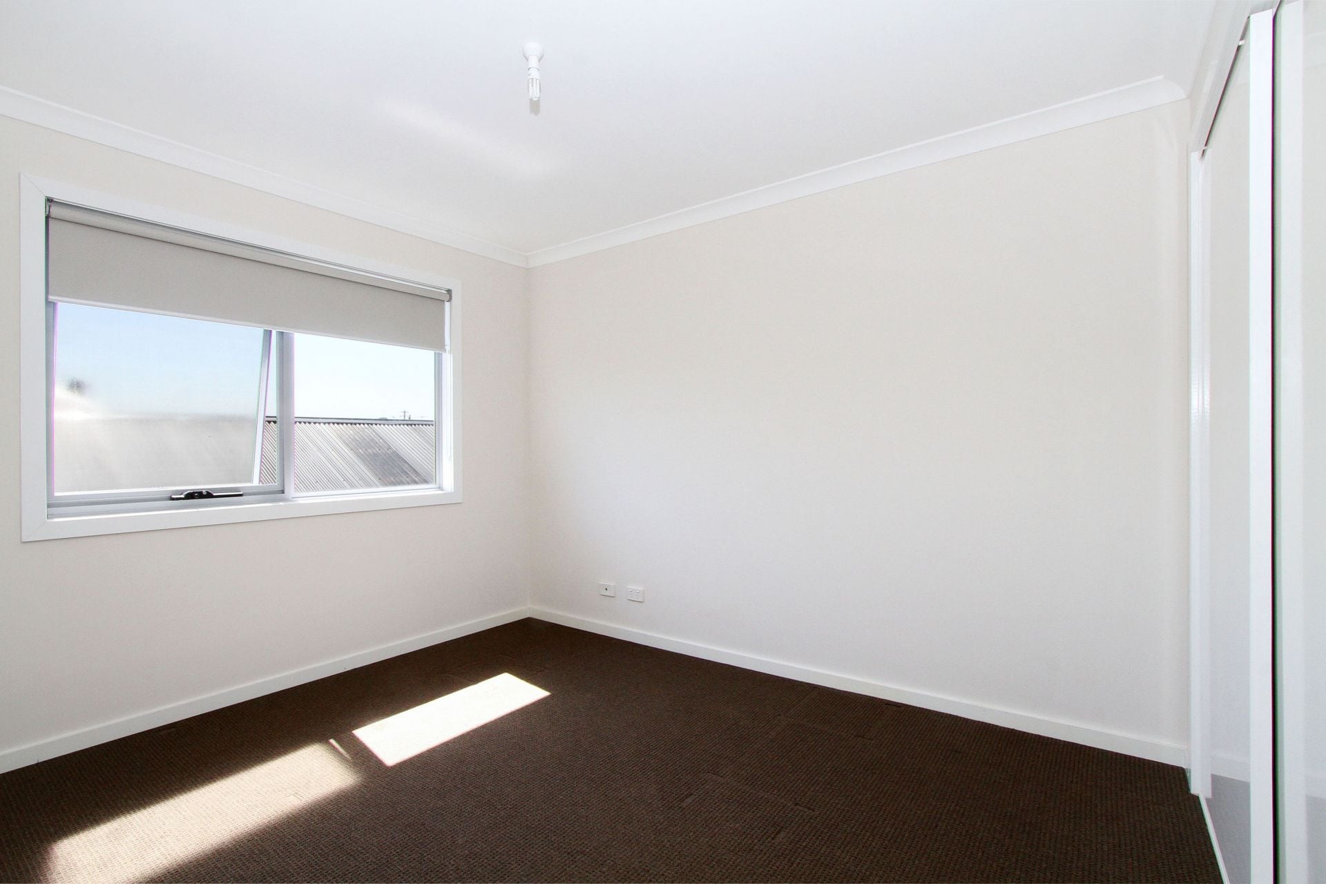 SUPERB TOWNHOUSE CLOSE TO TRANSPORT