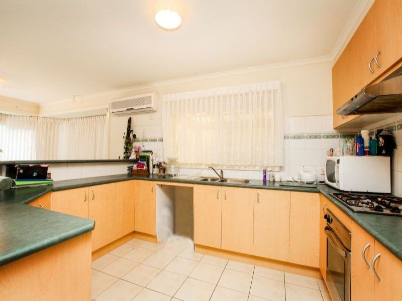 16 Cobblestone Green, Caroline Springs - Thumbnail 5