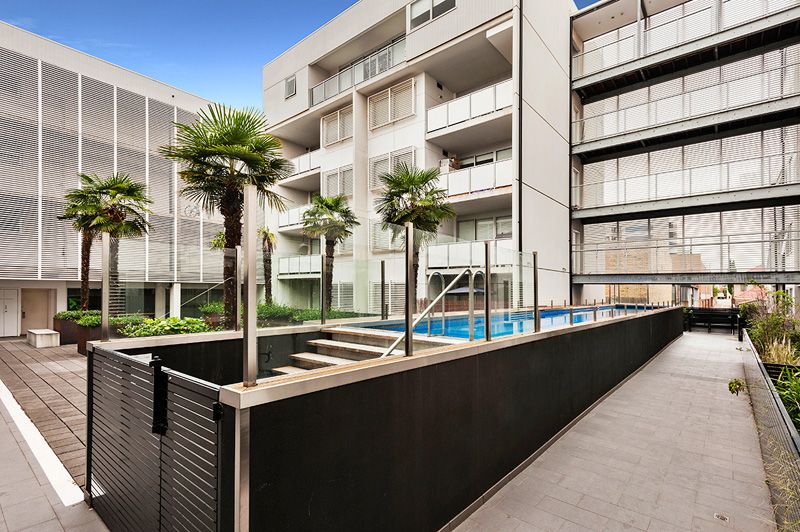 Elegance, Modern & Perfectly Located!