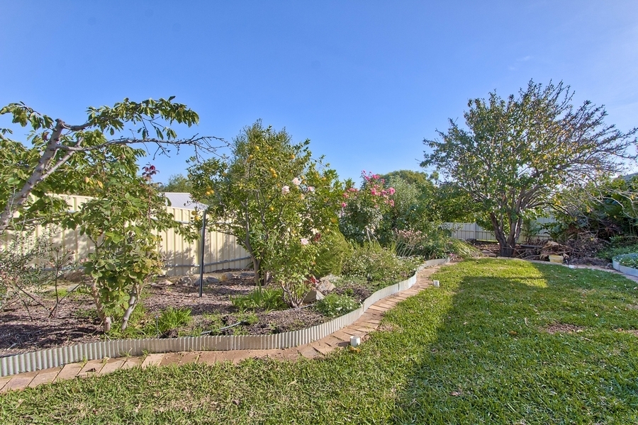 9 Queens Way Woodcroft 5162