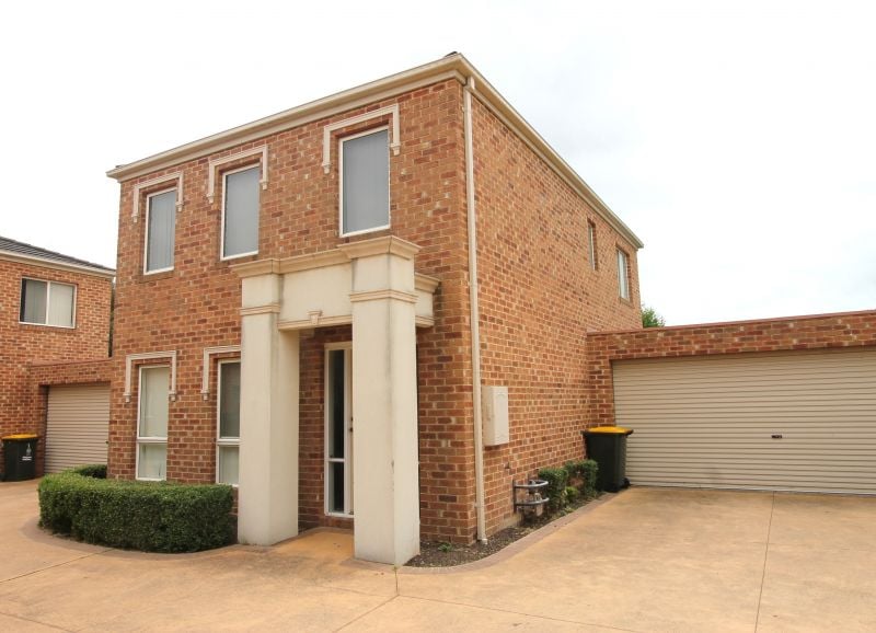 2/4 Buick Crescent, Mill Park
