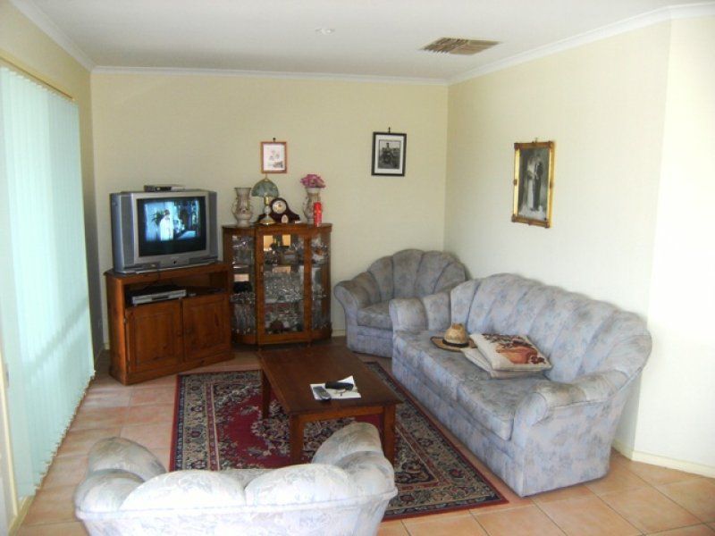 12 Strickland Crescent, Burnside - Thumbnail 4