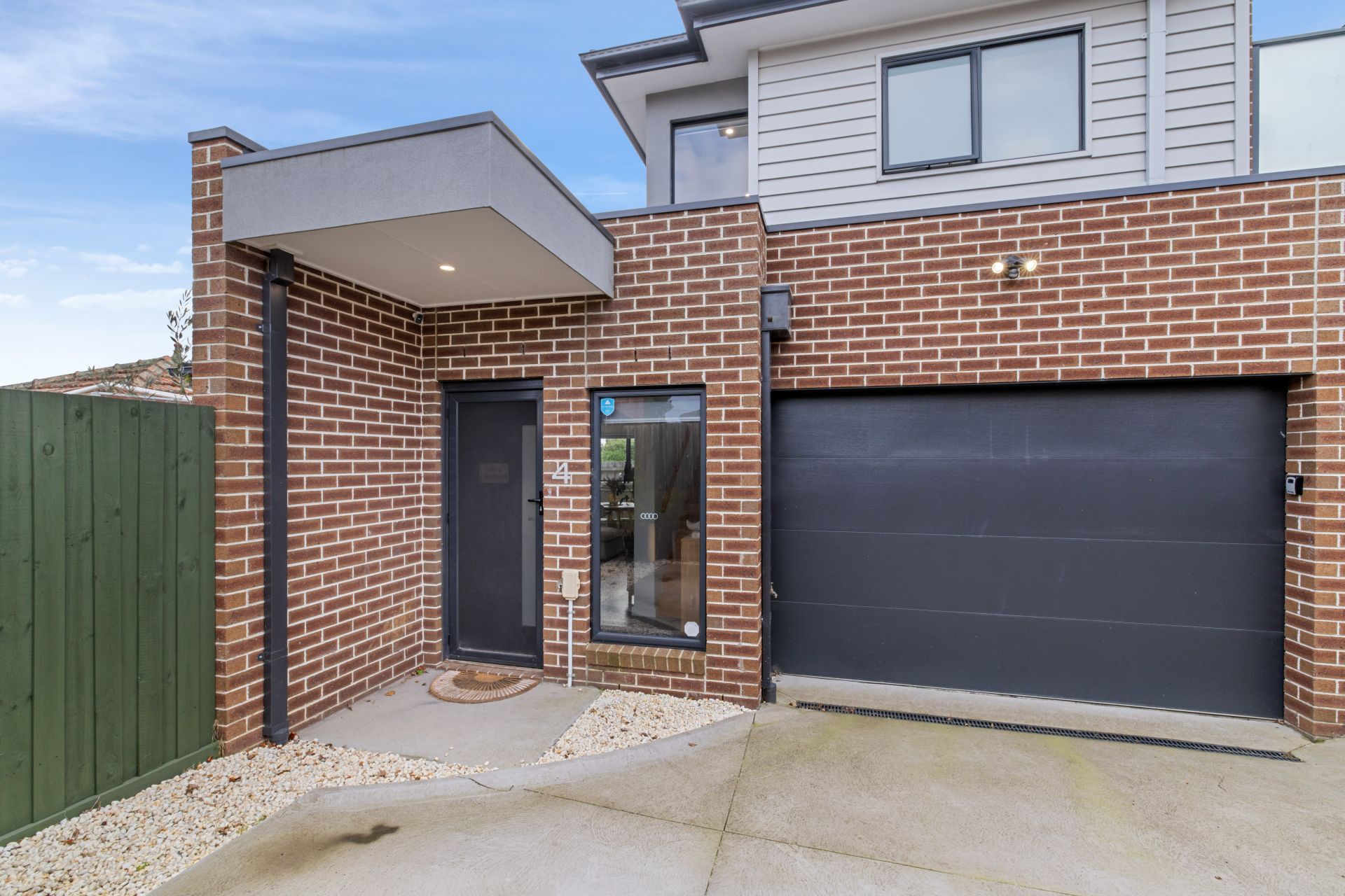 Modern Townhouse in Prime Reservoir Location