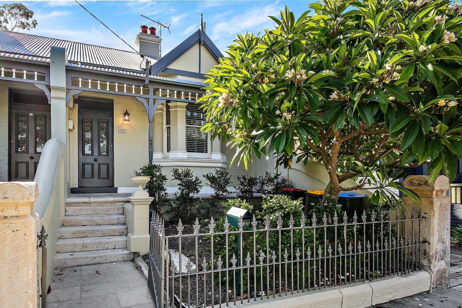 Modern End Terrace In Great Location!!