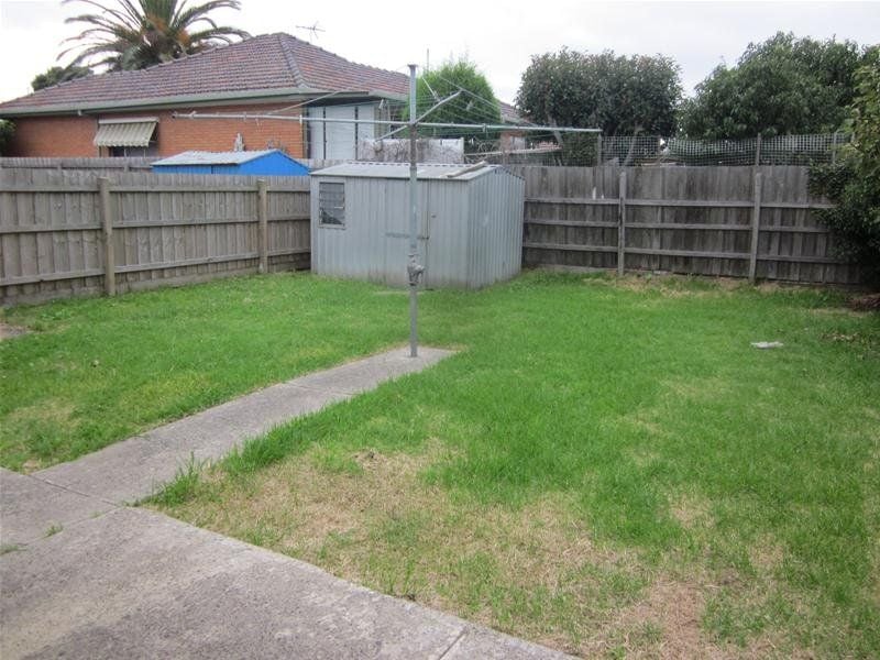 LARGE HOME LIKE UNIT.