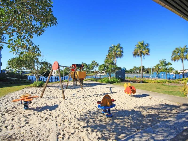 Real Estate For Sale 9 Tarawa Street Kawana Island , QLD