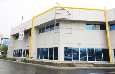 Showroom, Office, Warehouse - Versatile & Central Location