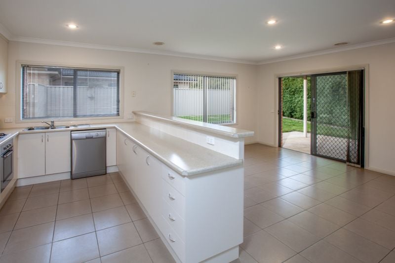 7 Bruno Place Lavington NSW, Lavington - Thumbnail 2