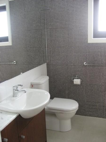 Spacious Contemporary Townhouse in Ivanhoe!