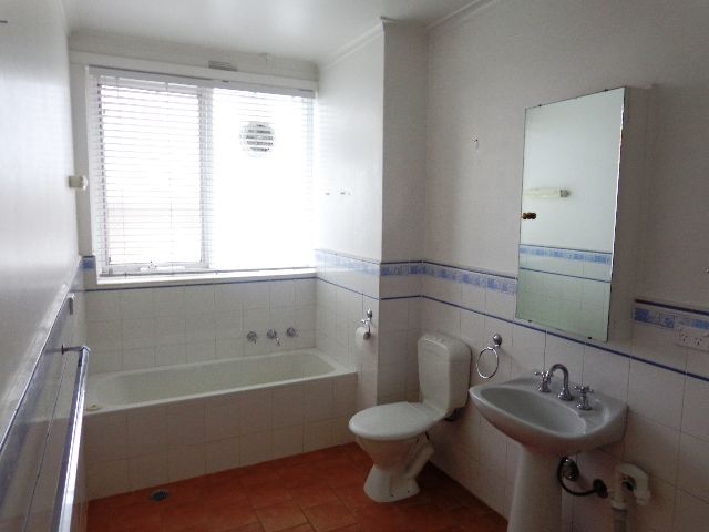 **Bright, sunny & fabulous location**