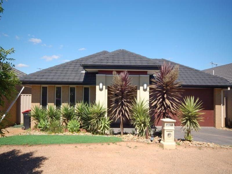 27 Forest Glade Way, Caroline Springs - Thumbnail 2