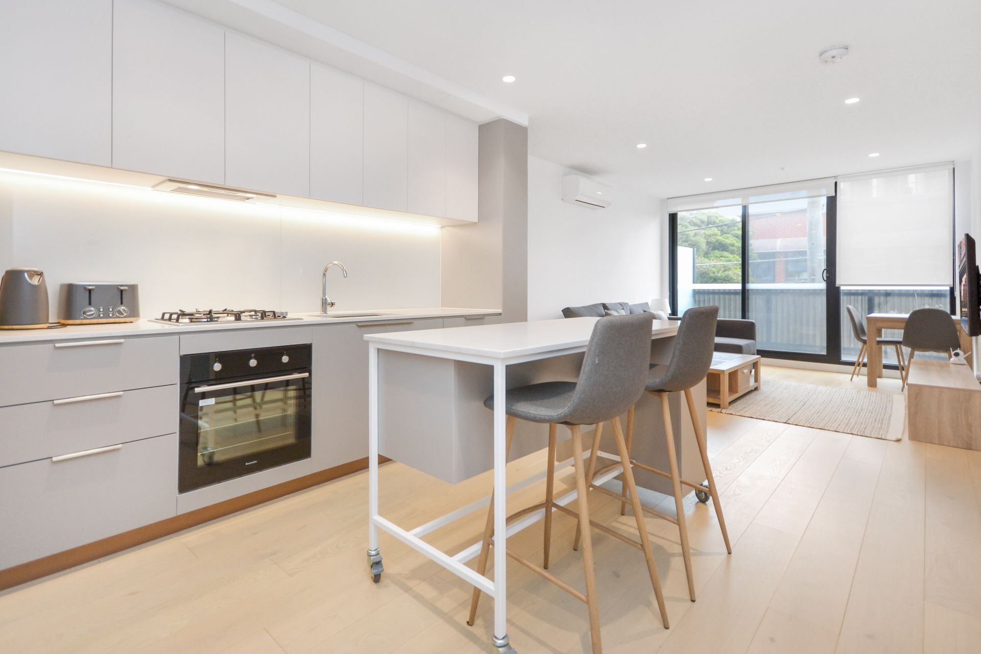STYLISH APARTMENT LIVING IN A VIBRANT LIFESTYLE SETTING